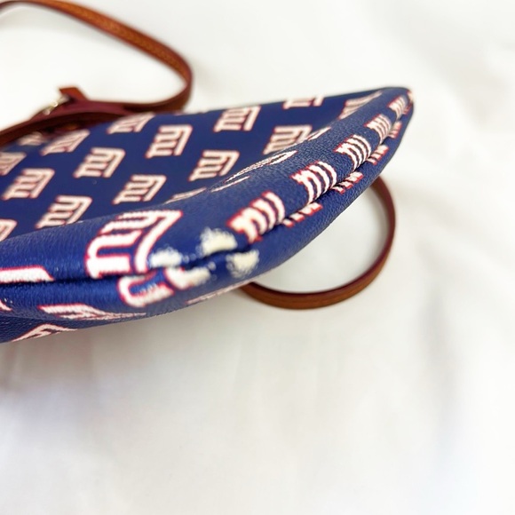 DOONEY & BOURKE NY Giants Crossbody Bag Zipper Closure - Picture 9 of 9